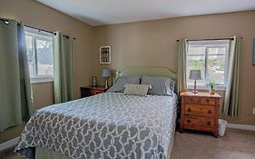 Peak Haven: 2Br Mountain View